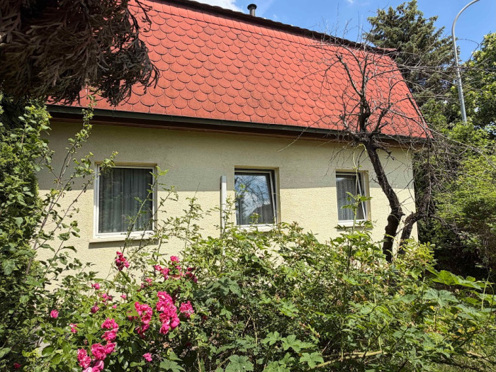 Kleines Haus auf gro&szlig;em Eckgrundst&uuml;ck in Gerasdorf