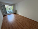 Schlafzimmer mit Zugang zur Loggia in einer verkehrsg&uuml;nstig gelegenen 3 Zimmer Wohnung im 5.Bezirk in Wien